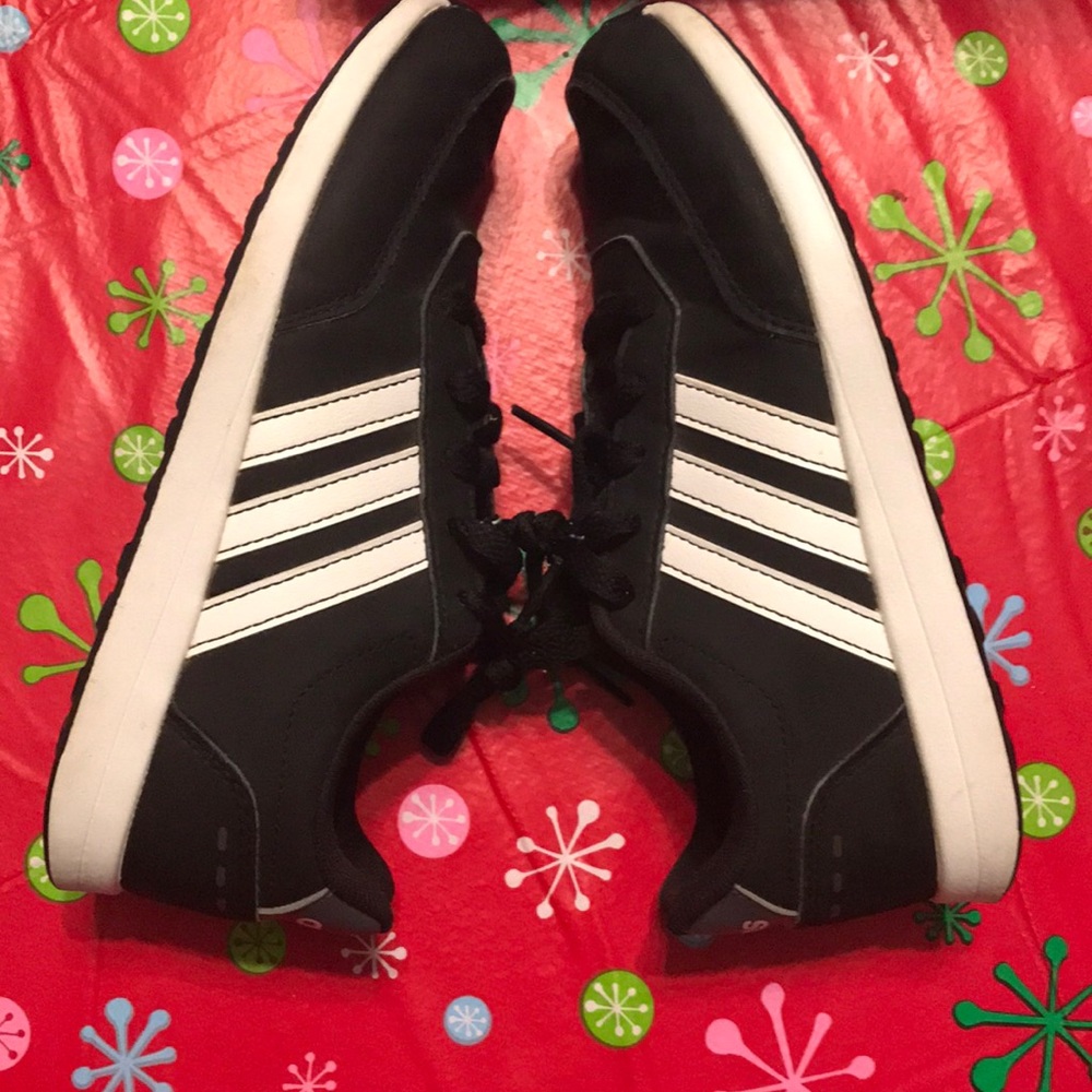 Adidas girls size 3 sneakers. Worn once, no box(will in LA gear box. See pics